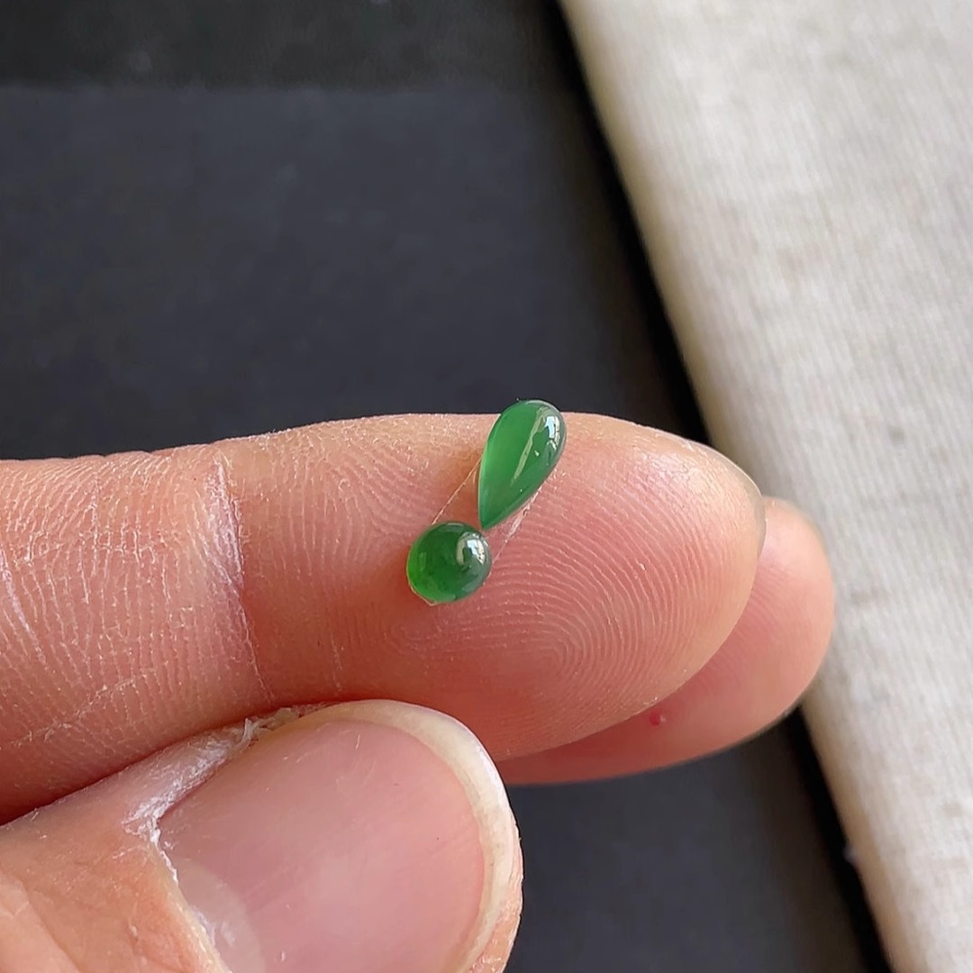 0327-8天然老坑冰种阳绿水滴戒面一套 翡翠A货送证书～金晶翡翠