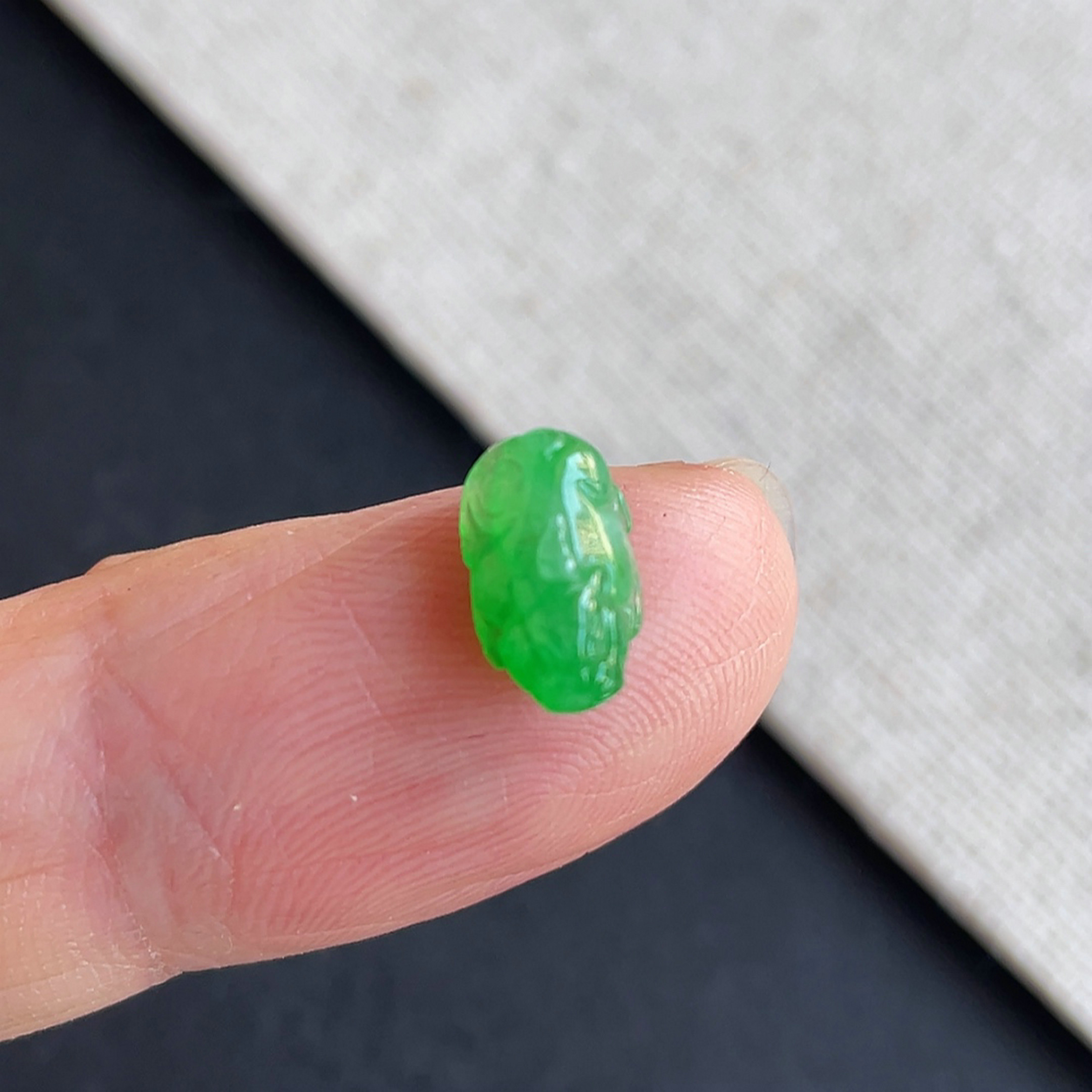 翡翠缅甸冰种阳绿貔貅戒面