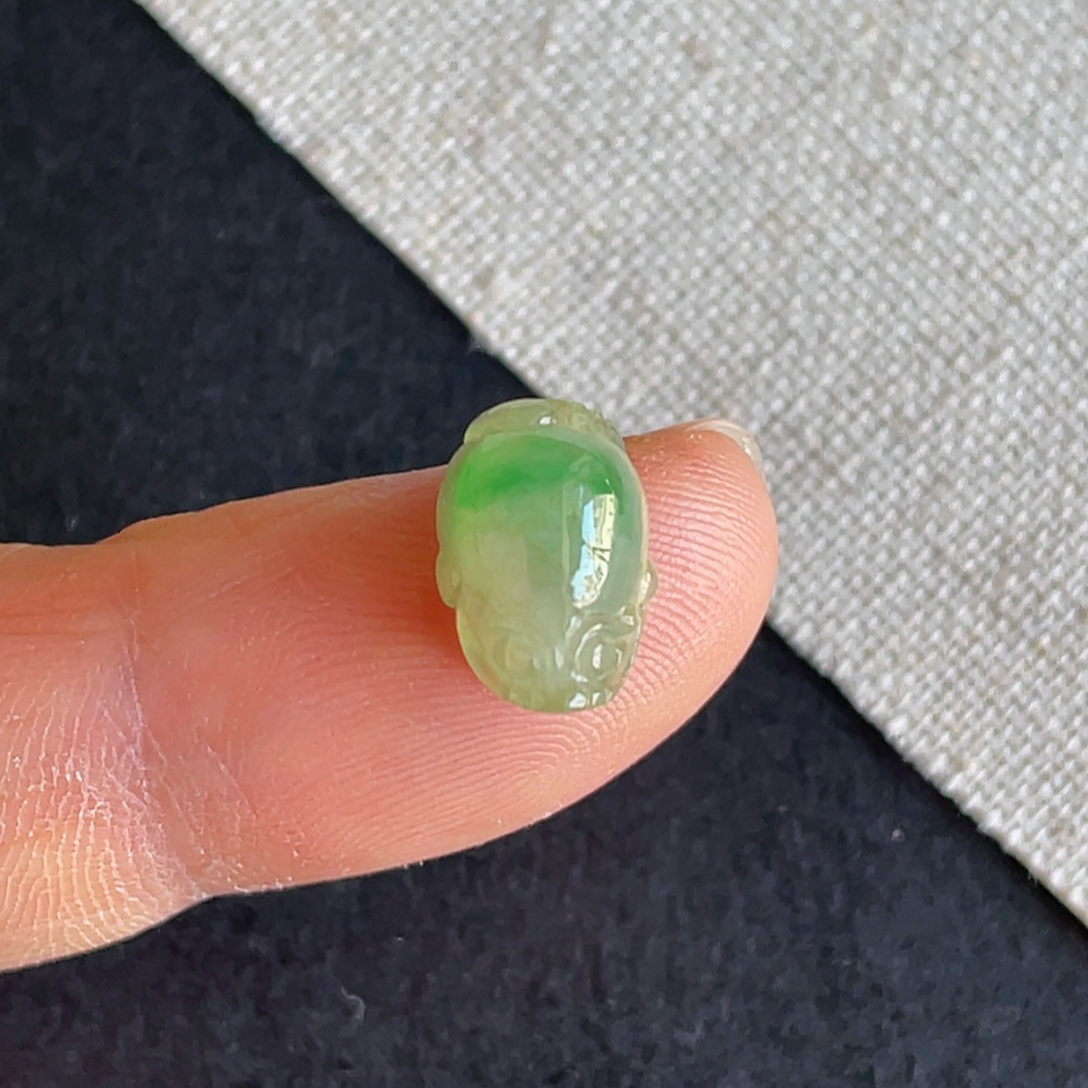 天然翡翠老坑冰种飘阳绿金蟾戒面