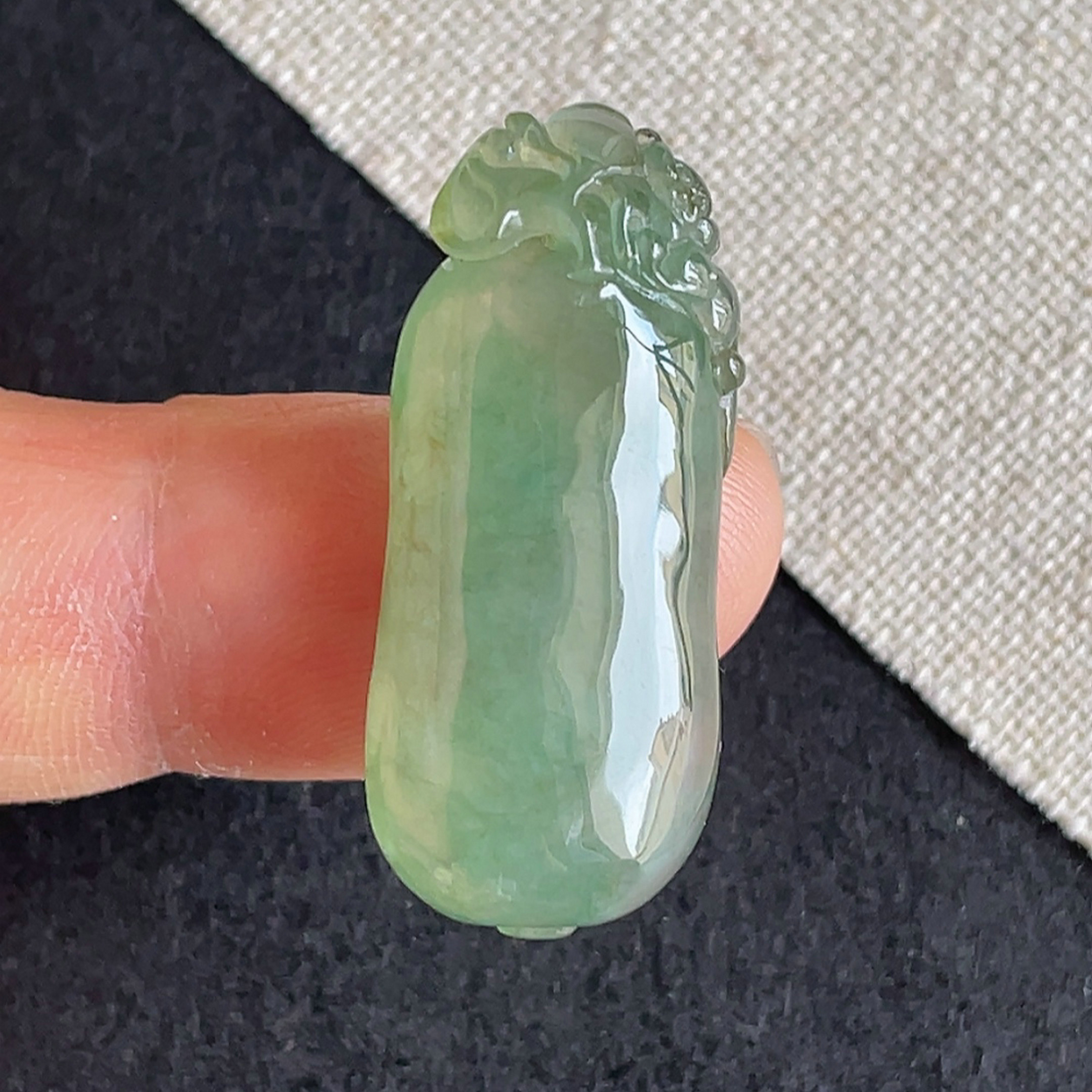 天然翡翠满色福瓜吊坠缅甸