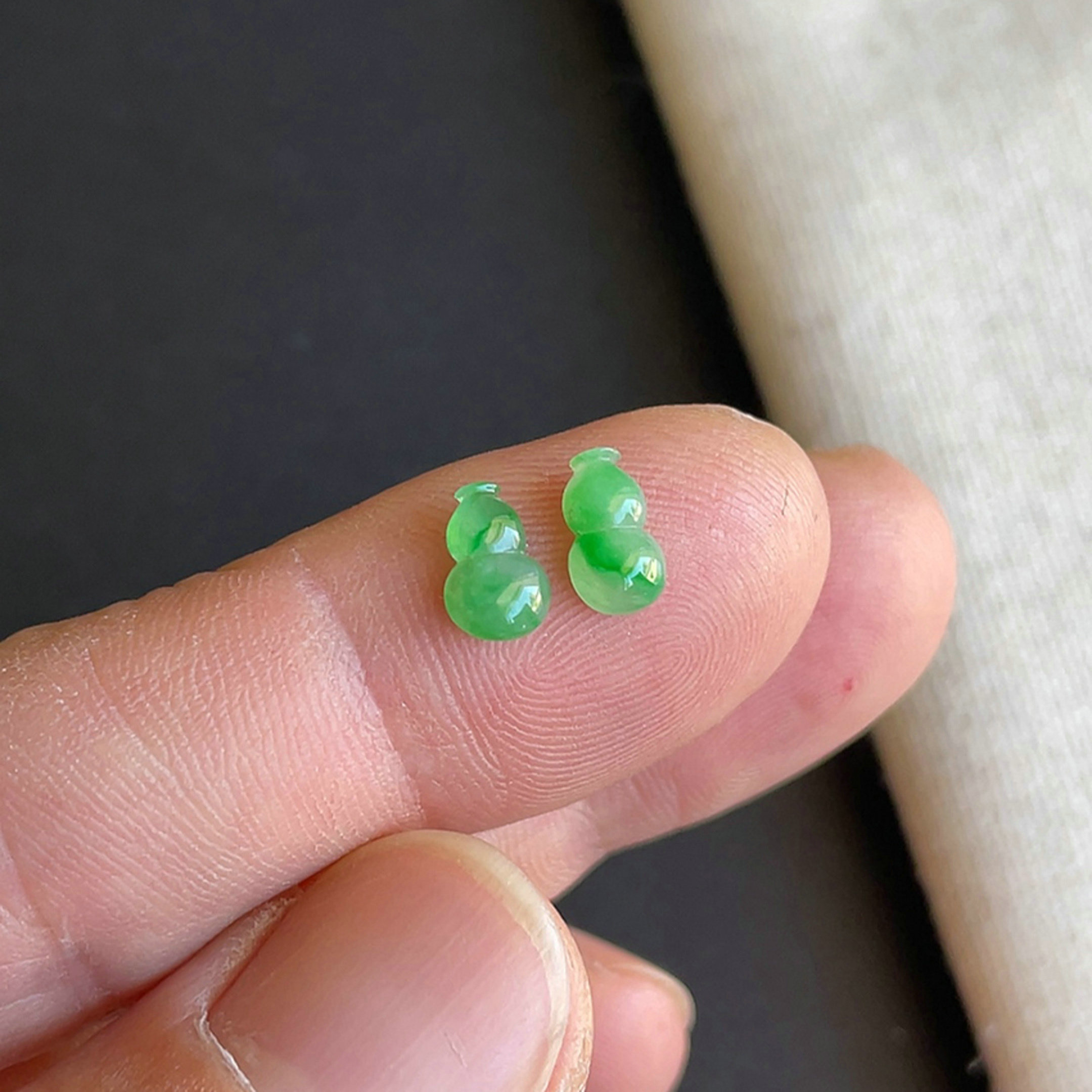 冰种飘阳绿葫芦戒面天然翡翠A货