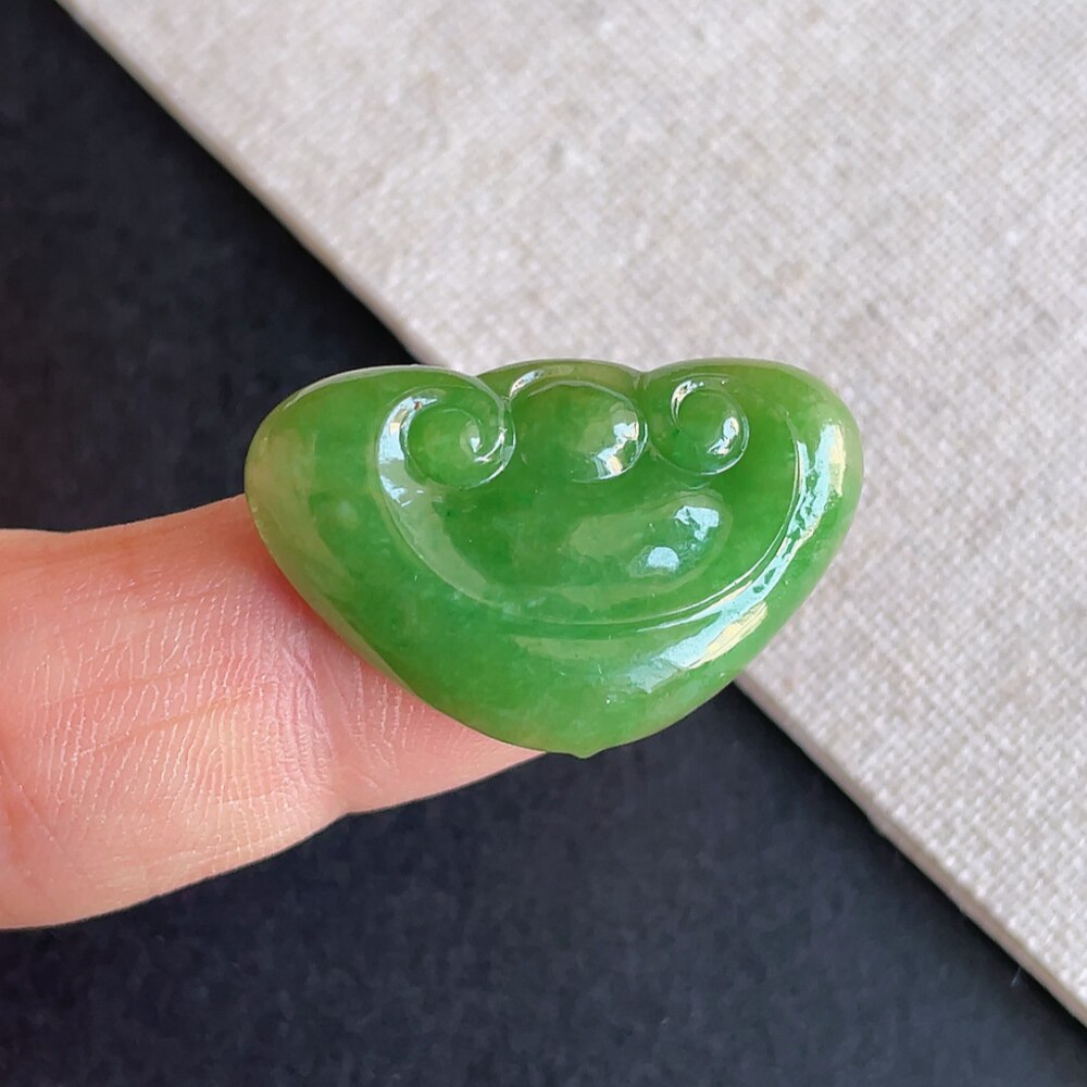 缅料翡翠冰糯种满绿如意吊坠