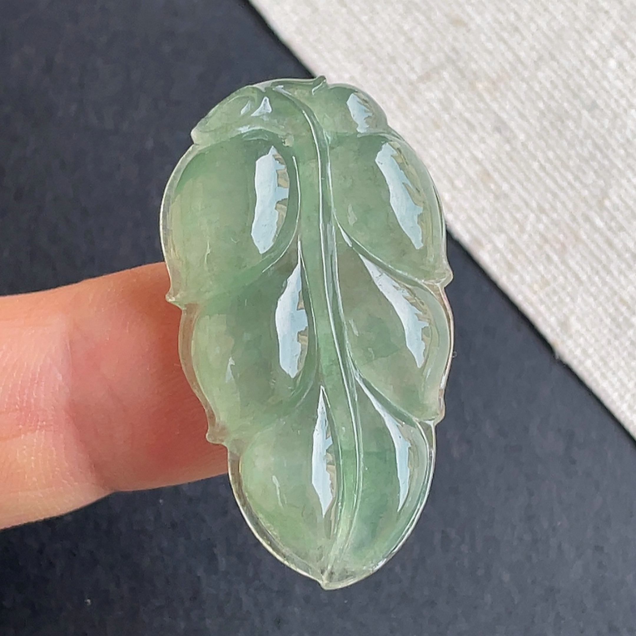 天然缅甸翡翠冰种晴水叶子吊坠