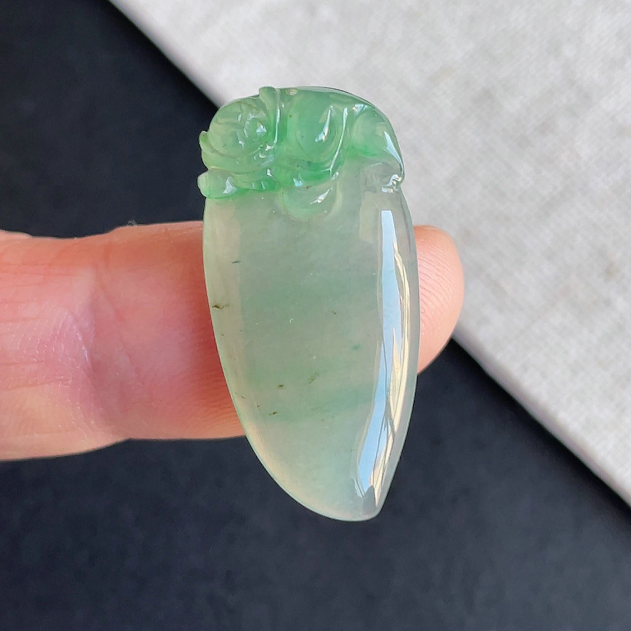 缅甸天然翡翠A货冰种飘阳绿福瓜吊坠 附鉴定证书 支持复检