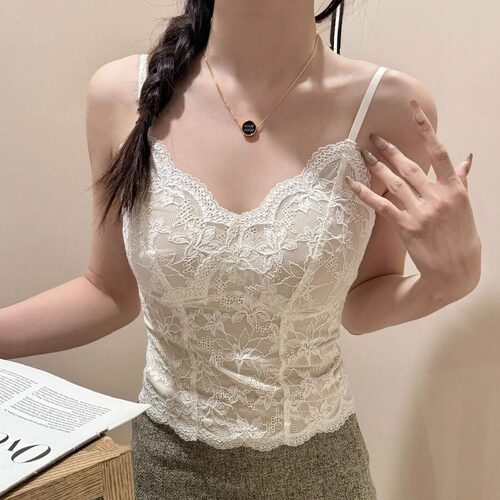 内搭外穿都好看的蕾丝吊带背心