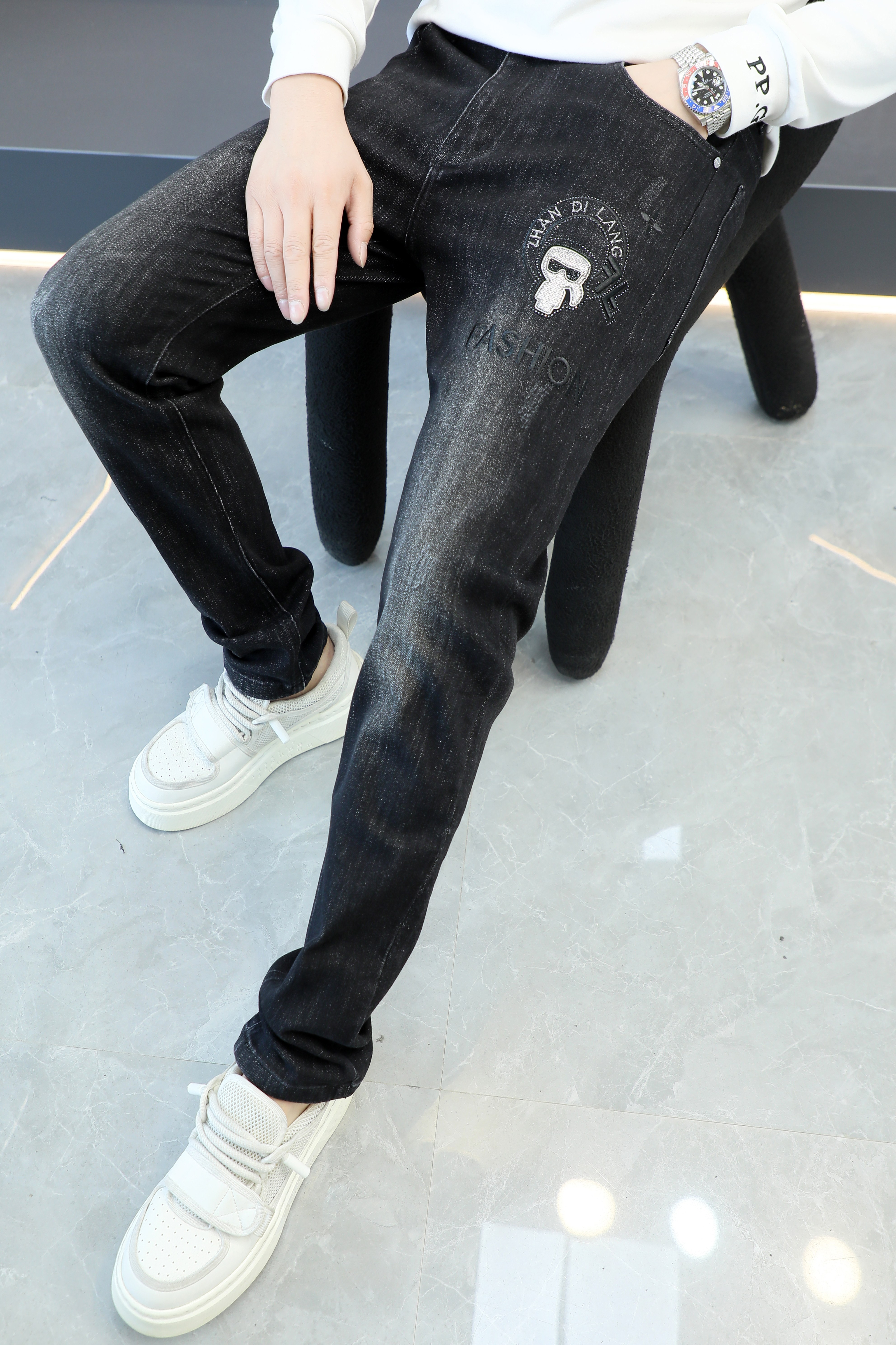 2025秋冬新款高品质修身弹力水洗刺绣男士小直筒牛仔裤25786P130,商品下架区,钱塘6018（原3088）