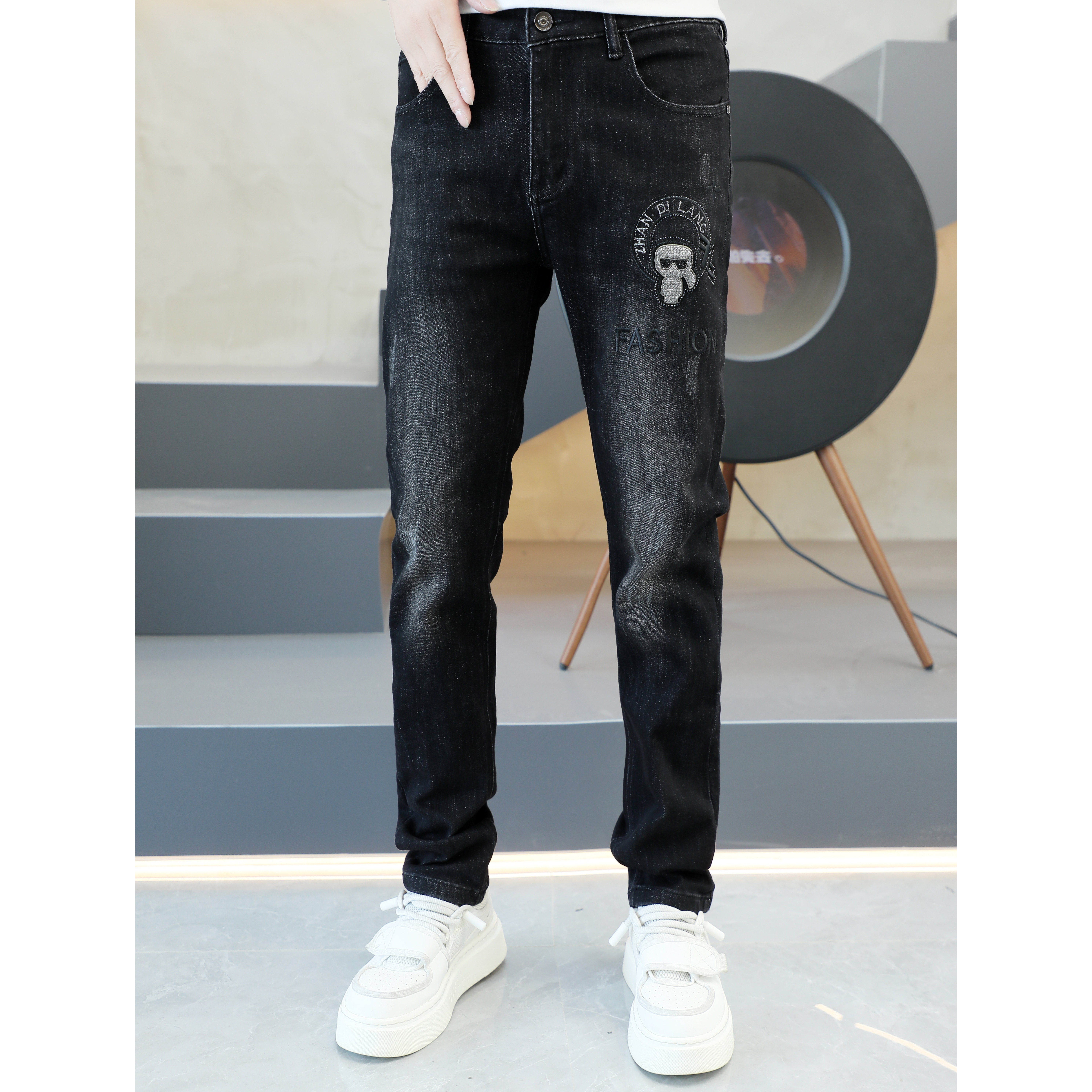 2025秋冬新款高品质修身弹力水洗刺绣男士小直筒牛仔裤25786P130,商品下架区,钱塘6018（原3088）
