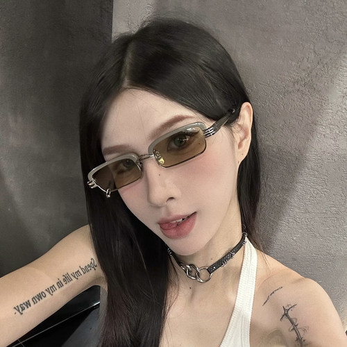 欧美复古金属框方形太阳眼镜女辣妹朋克风高级感街拍凹造型墨镜潮
