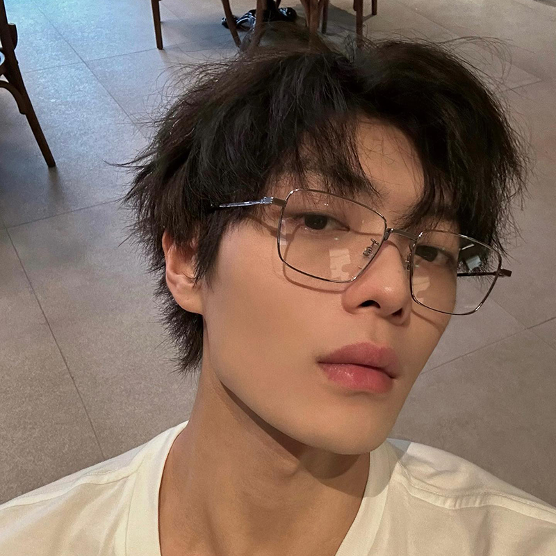 银色显脸小方形超轻平光镜高级感