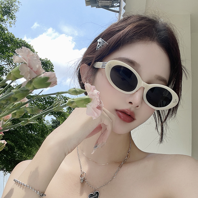 美式椭圆墨镜gm防紫外线米白女小脸复古夏季辣妹遮阳太阳镜网红款