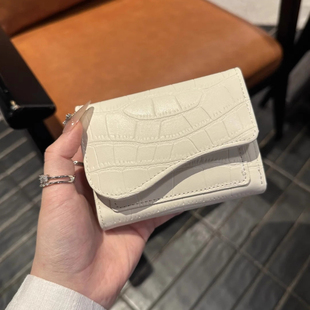 新款韩版女士钱包女短款ins简约学生多卡位大容量鳄鱼纹零钱包