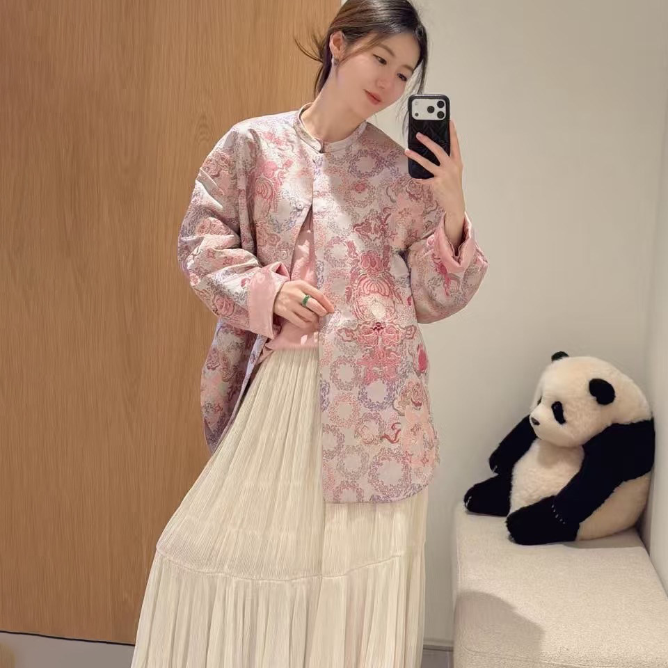 商场同款2026年春新款新中式风粉色盘扣刺绣提花复古宽松外套上衣,女装/女士精品,汉服上装,淘宝优惠券,粉丝福利购,淘宝优惠卷