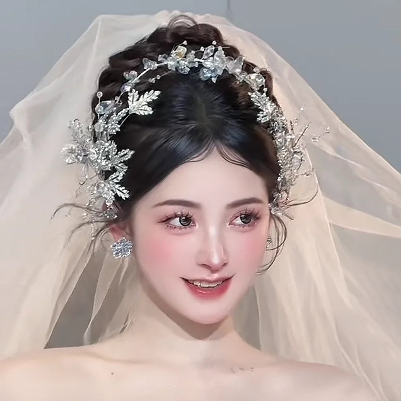 新娘头饰2025新款高端婚纱头饰结婚白纱造型超仙边夹发箍轻奢公主