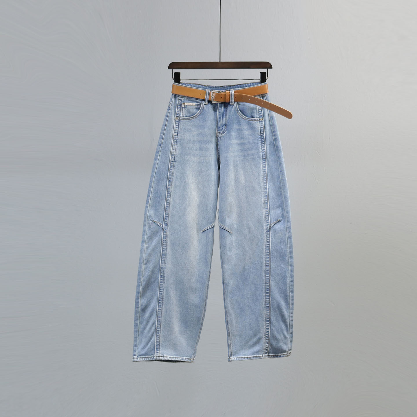 浅蓝色高腰弯刀牛仔裤女2025春夏新款潮流休闲窄版显瘦宽松阔腿裤,女装/女士精品,牛仔裤,淘宝优惠券,粉丝福利购,淘宝优惠卷