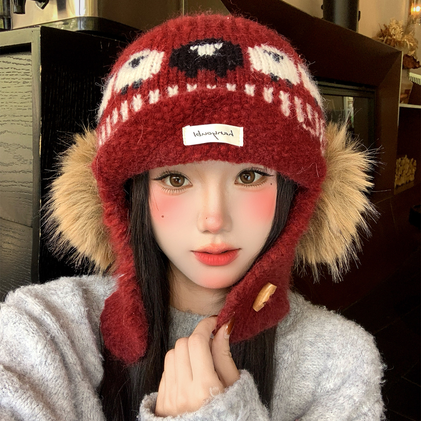 复古红色小羊提花针织毛线帽女秋冬可爱保暖防寒护耳毛绒雷锋帽子