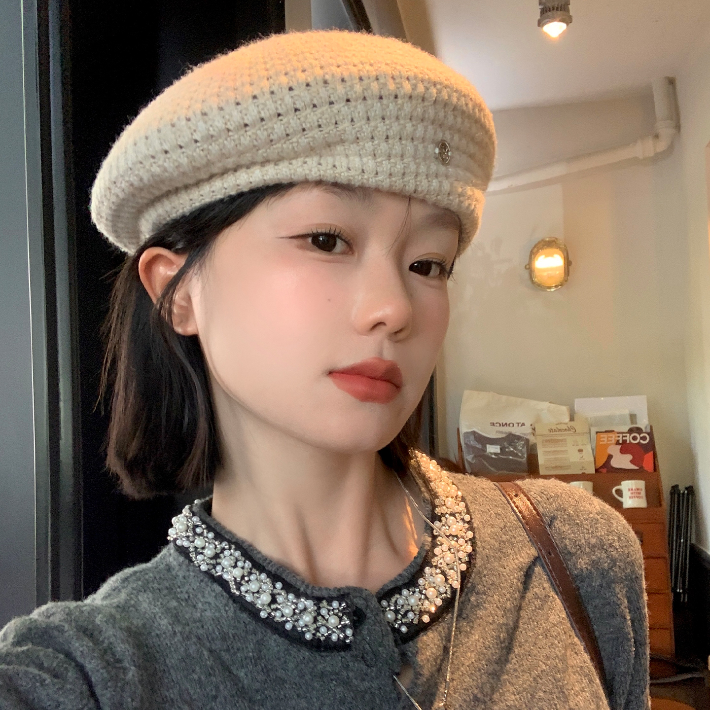 高级感针织镂空贝雷帽女秋冬季大头围显脸小气质白色文艺画家帽子