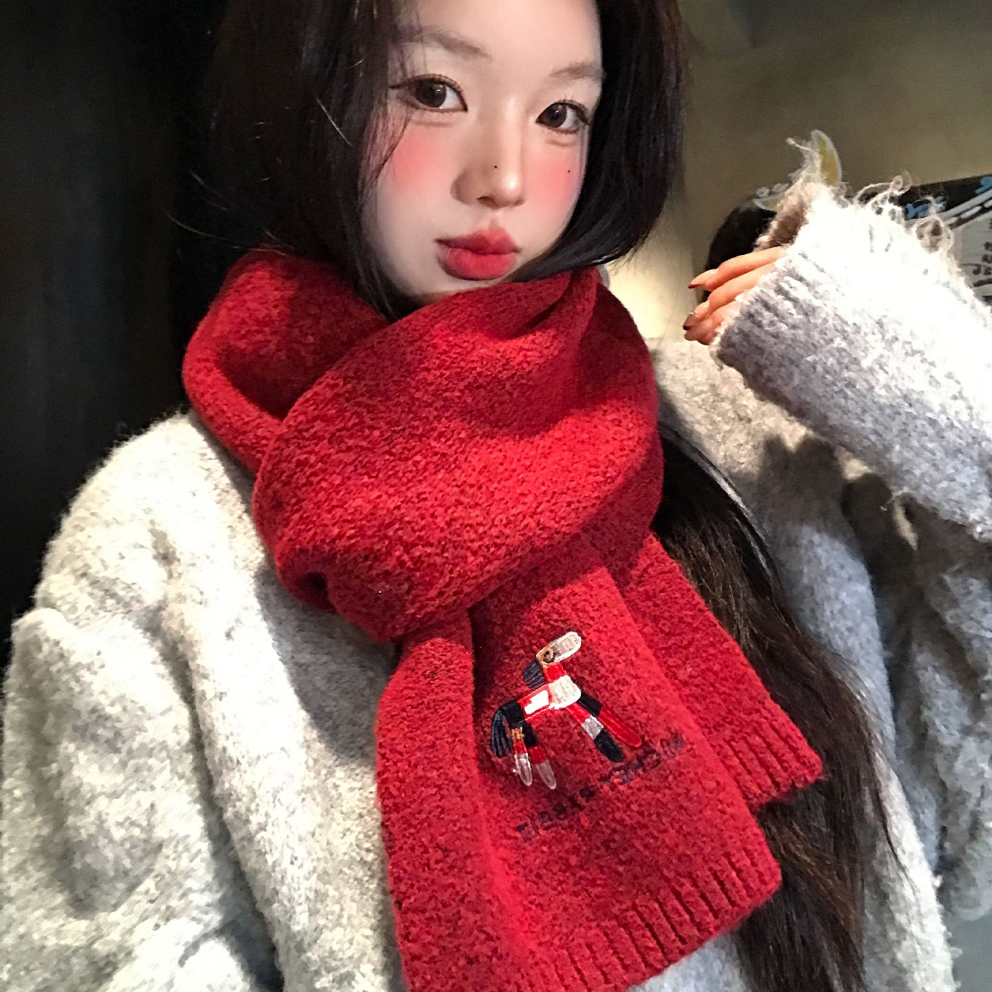 本命年新年红色小马针织围巾女冬加厚保暖防寒护颈氛围感毛线围脖,服饰配件/皮带/帽子/围巾,围巾/丝巾/披肩,淘宝优惠券,粉丝福利购,淘宝优惠卷
