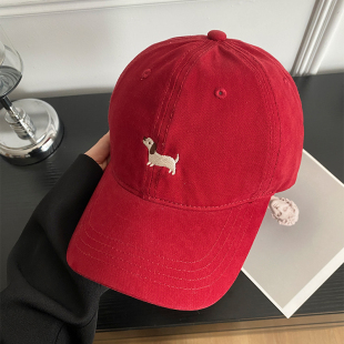 大头围帽子显脸小鸭舌帽 韩版 腊肠小狗刺绣红色棒球帽女春夏季 新款