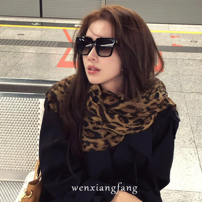 复古棕色豹纹丝巾女秋冬装饰搭配