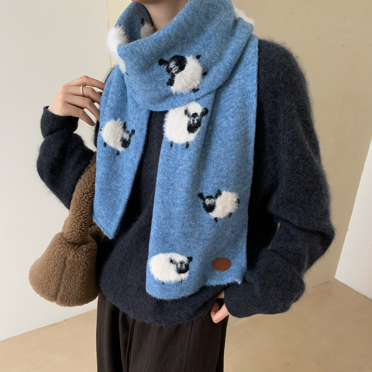 蓝色可爱小羊针织围巾女秋冬季软糯甜美保暖防寒护颈百搭围脖学生