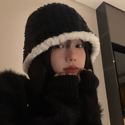 黑色毛绒显脸小渔夫帽