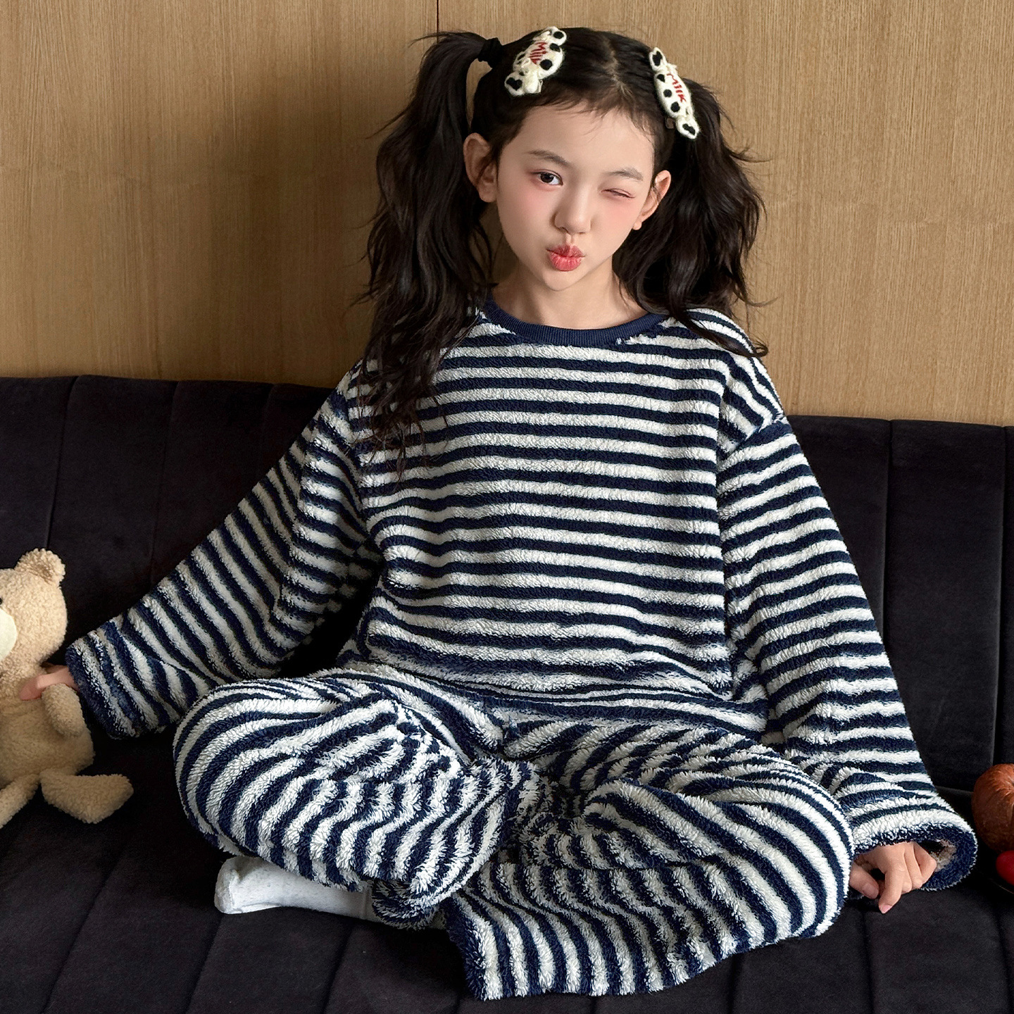 2025冬季女童睡衣经典条纹法兰绒加厚家居服可外穿两件套睡衣潮