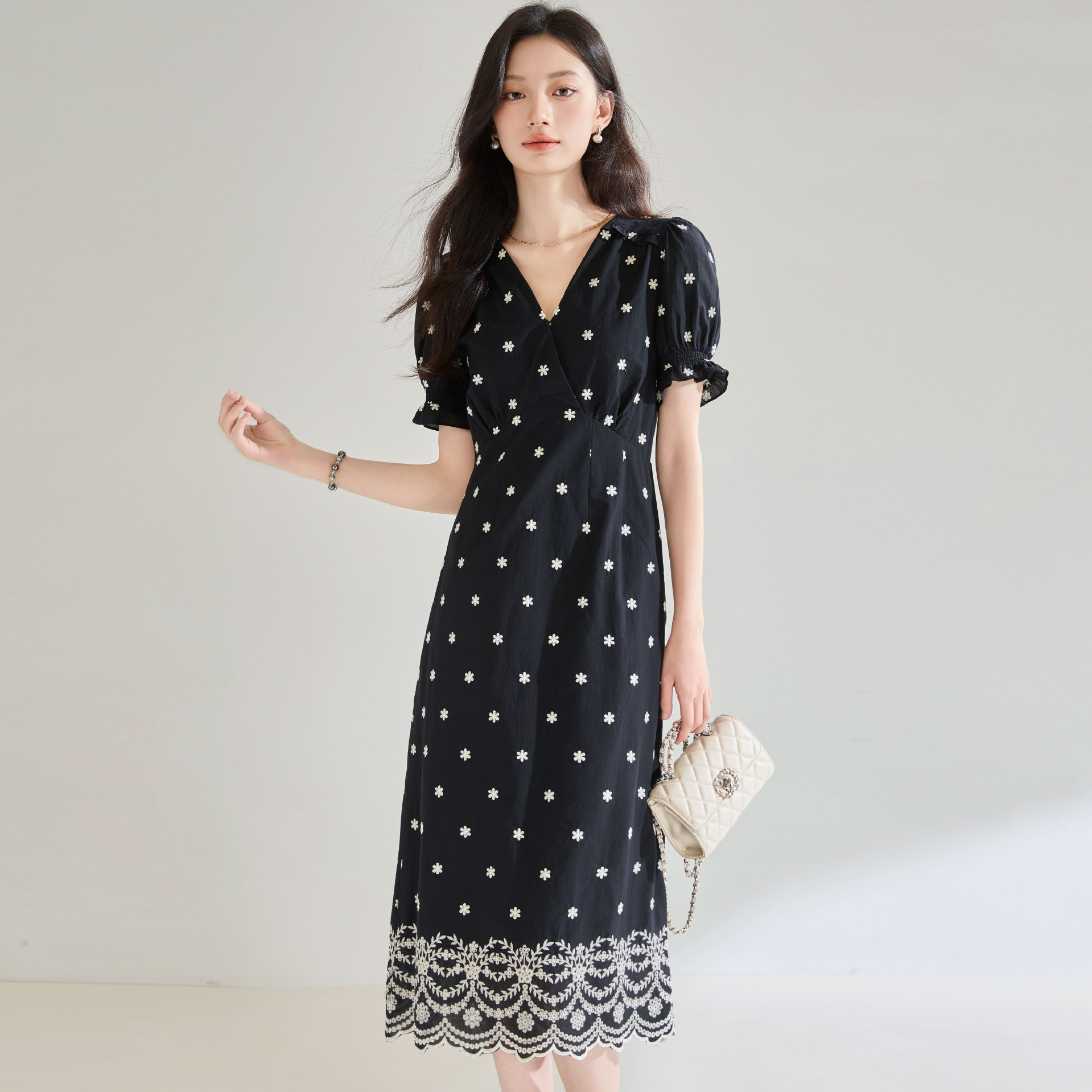 薇珞蘭VELORA法式重工镂空绣花純棉V领短袖收腰气质显瘦连衣裙