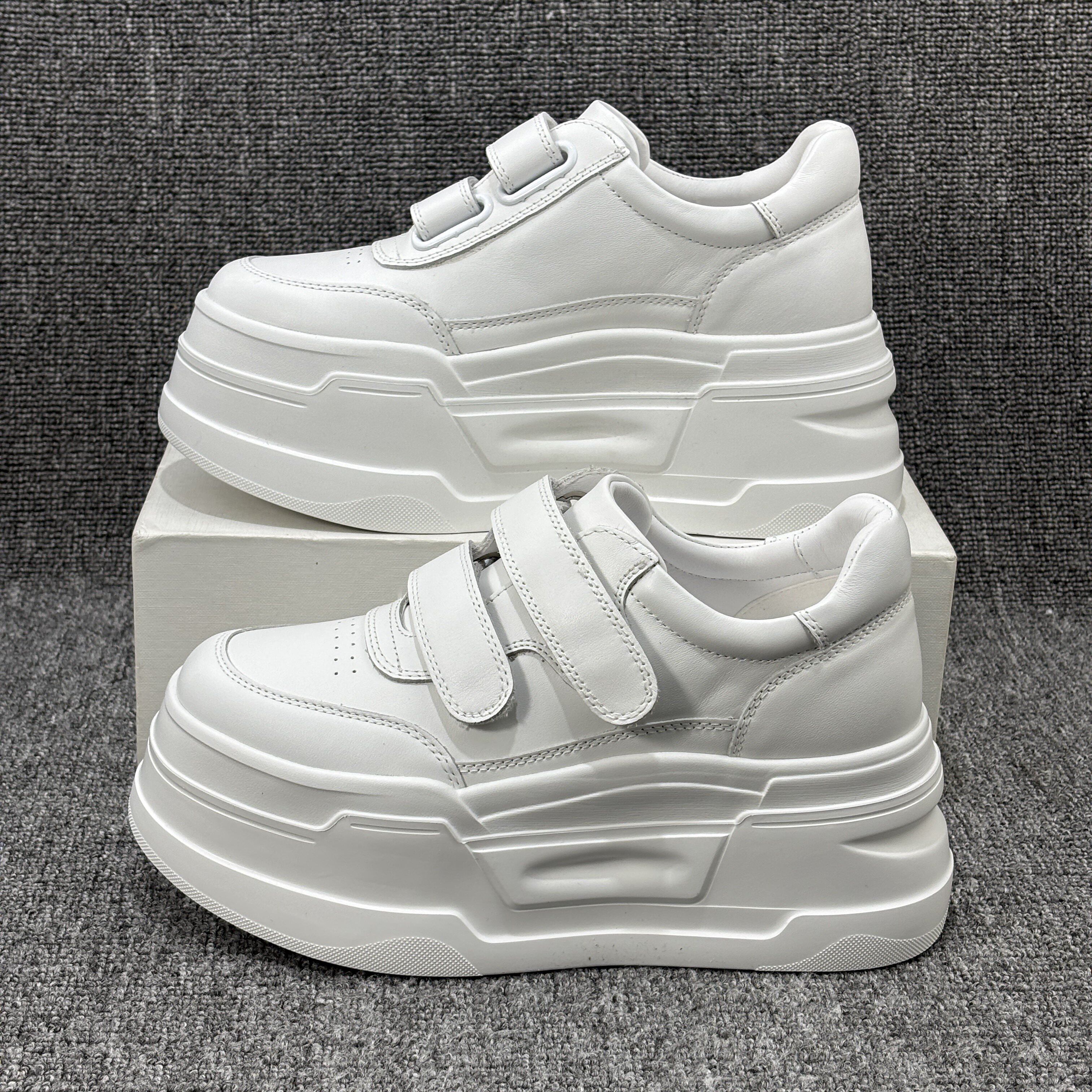 欧货2026年春季新款厚底松糕小白鞋女增高欧洲站白色魔术贴休闲鞋