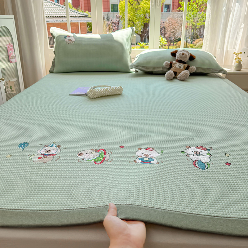 夏季卡通儿童冰丝凉席冰豆豆床垫褥子可水洗空调软席冰丝席三件套