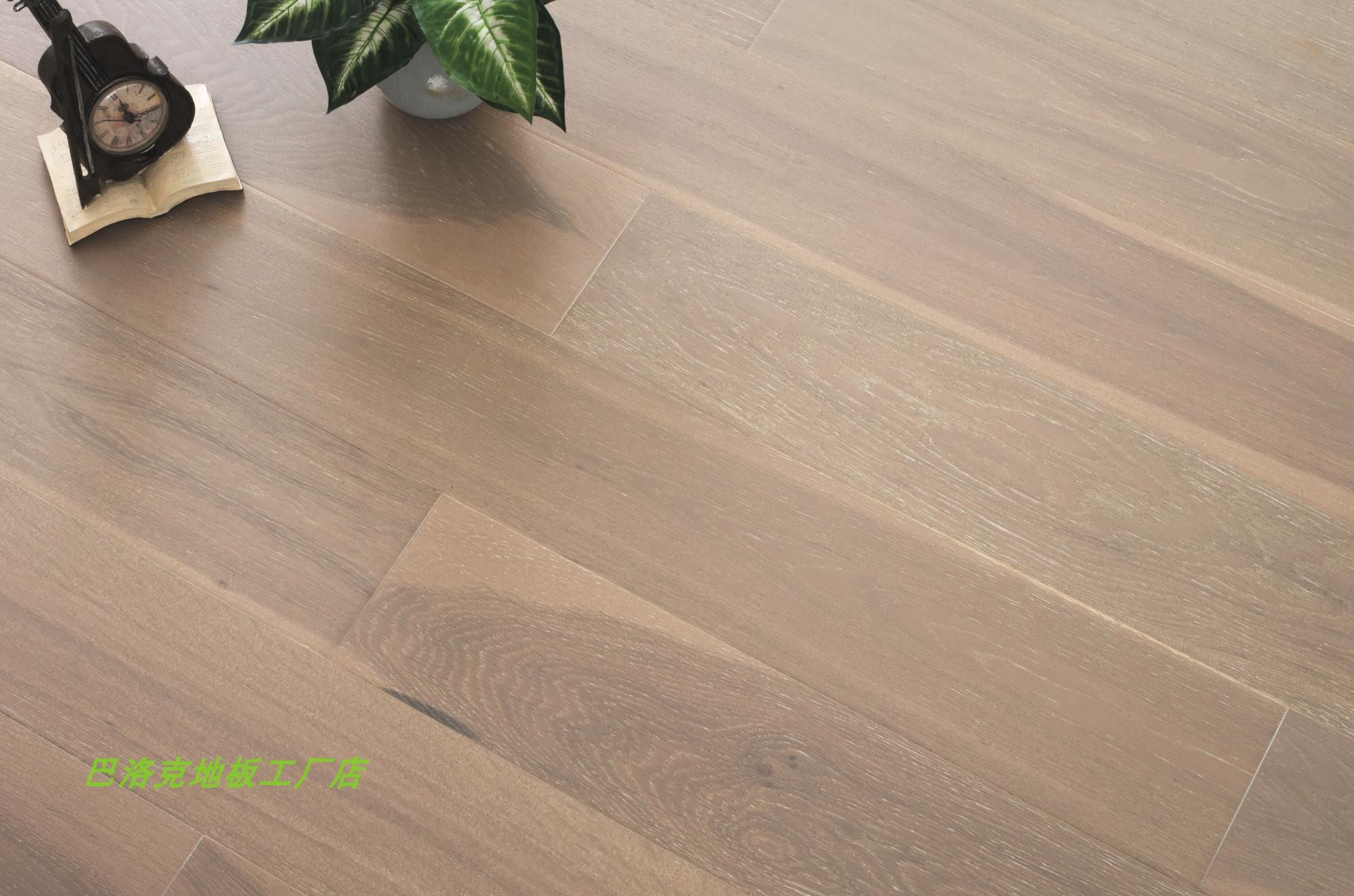 巴洛克风格地橡木多层实木地板 保暖 抗噪音 防潮静音环保 抗地热