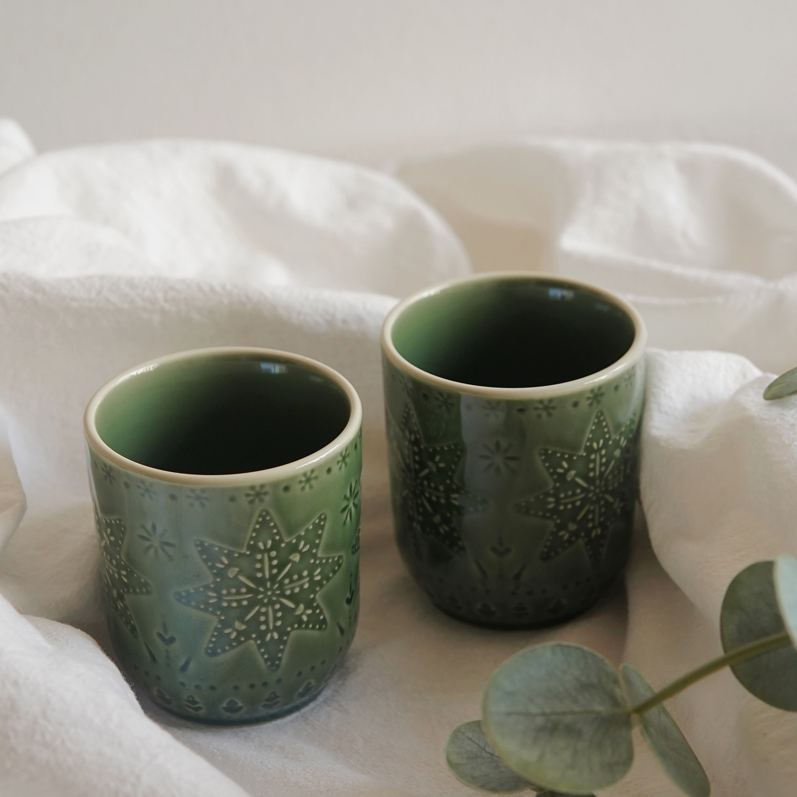 龙泉窑梅子青浮雕藻纹大号水杯茶杯饮料牛奶可乐杯子陶瓷手捧暖手