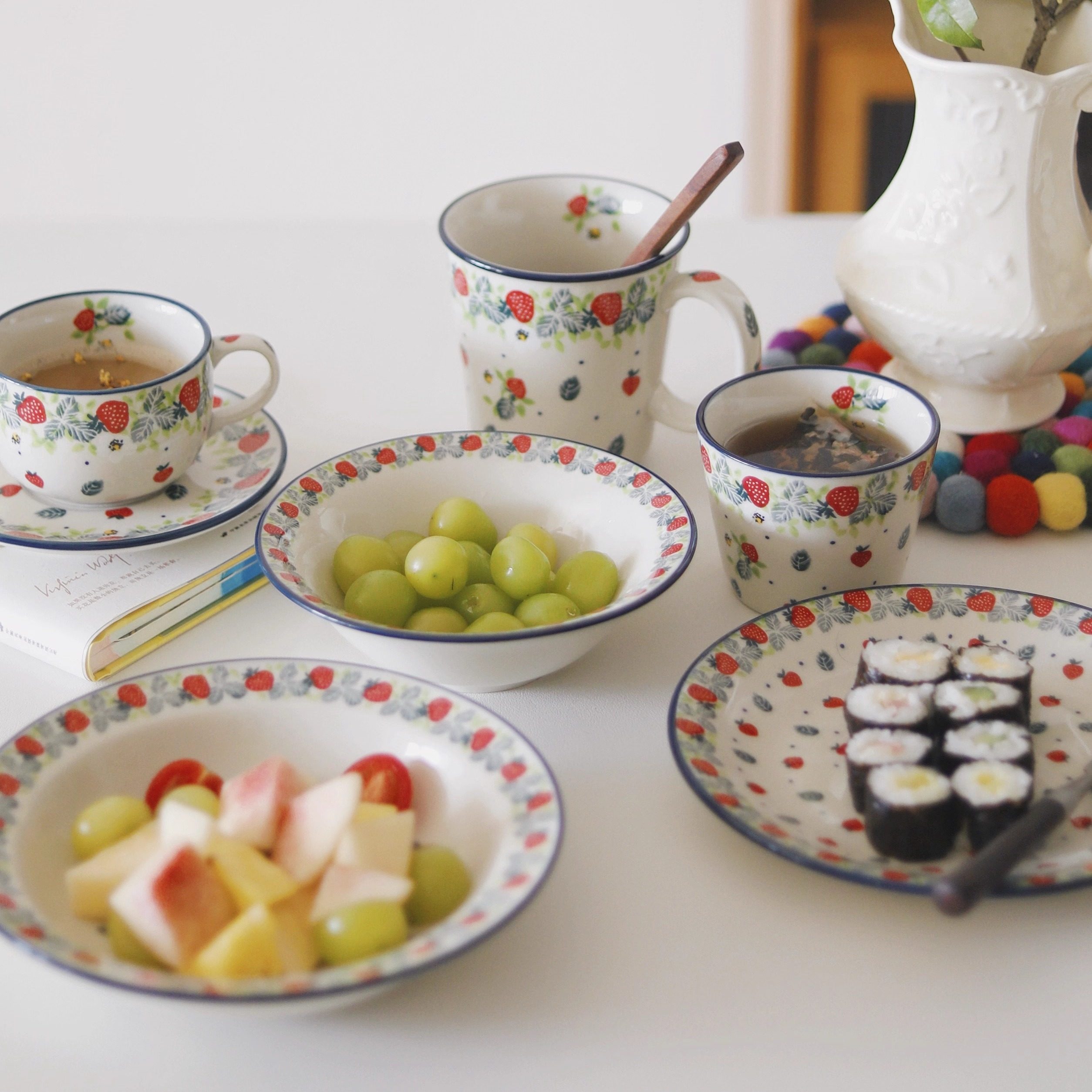 波兰颜值手绘陶器可爱草莓烤箱碗米饭碗单把碗圆盘海鲜汤盆 2709X