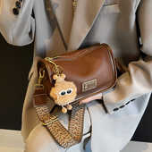 波士顿包包女2025新款 高级感法棍单肩包今年流行宽带斜跨小枕头包