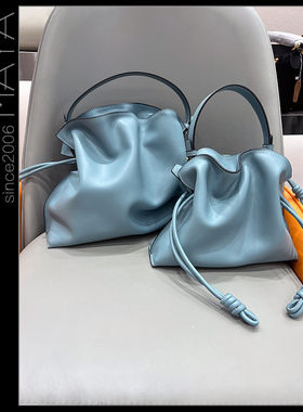 2025玛雅新款真皮牛皮定制蓝色软皮福袋包手柄斜挎包水手结时尚潮