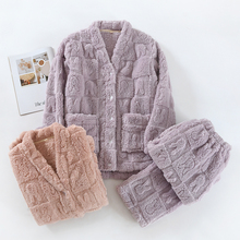 新款提花法兰绒女家居服秋冬厚实宽松加绒保暖双面珊瑚绒睡衣套装