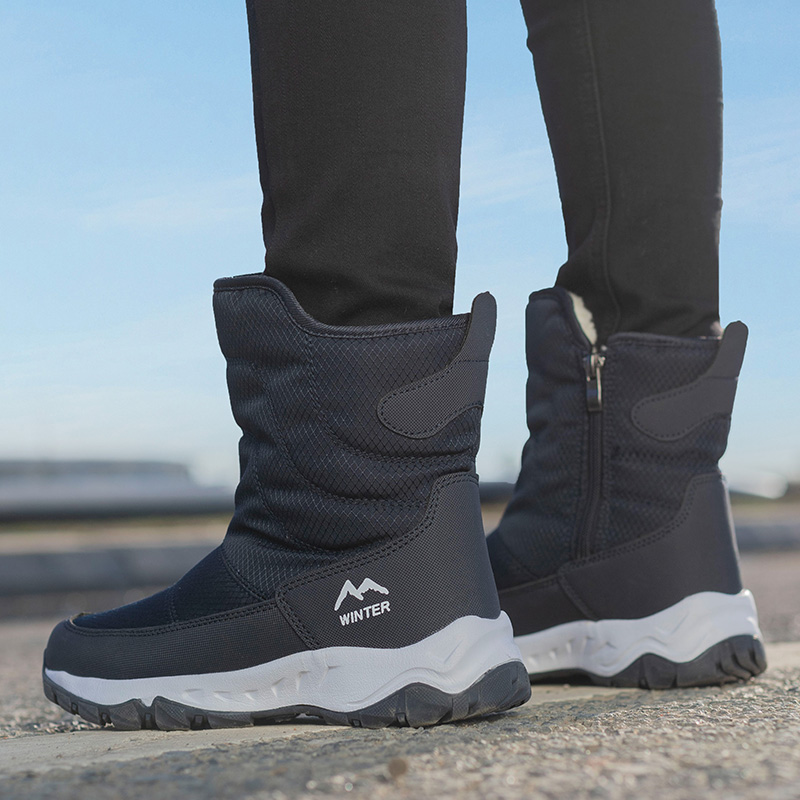 新款时尚保暖防滑加厚雪地靴