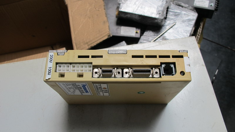 伺服驱动器MSD013P1E松下