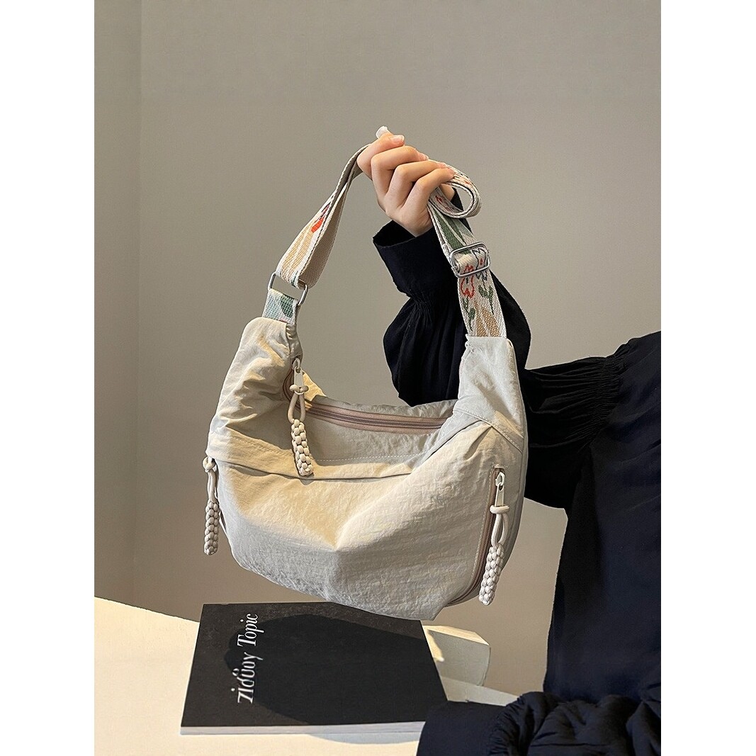 轻奢时尚运动饺子包包女2025新款休闲百塔通勤包大容量单肩斜挎包