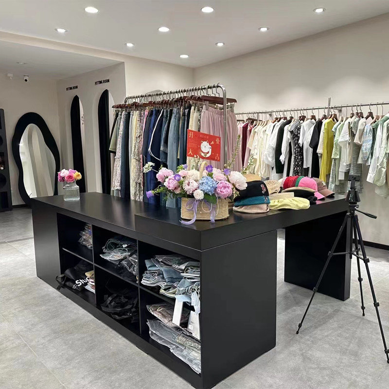 韩式可伸缩中岛服装店中岛桌展柜图片