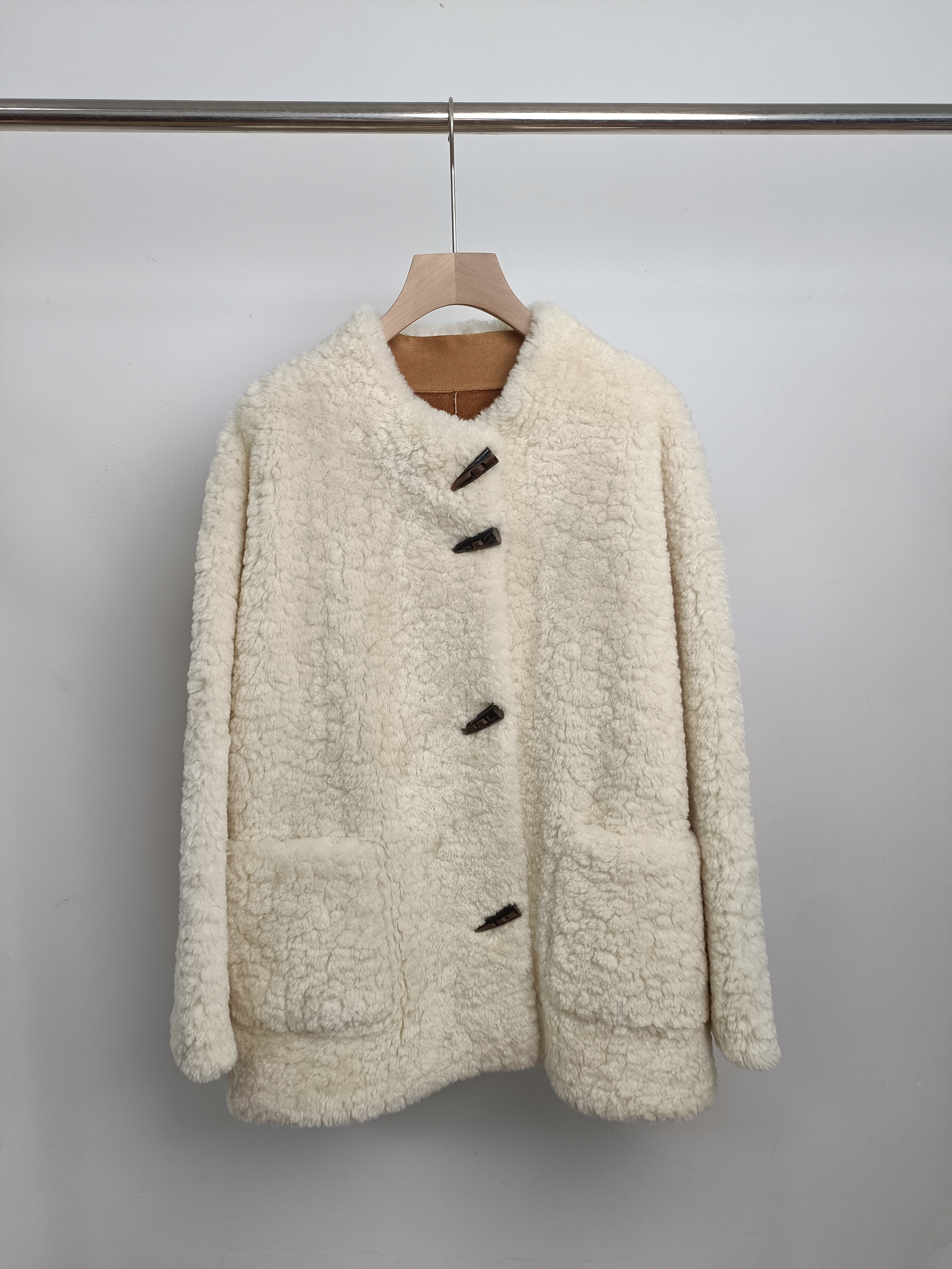 2025秋冬立领牛角扣仿羊羔毛外套中长款毛毛一手长休闲百搭保暖