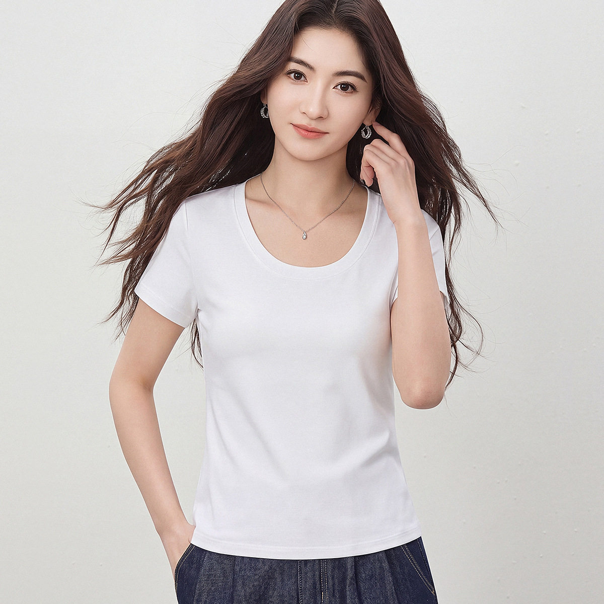 莱赛尔U领修身凉感透气短袖T恤女