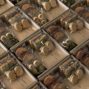 2026新年包装盒曲奇饼干凤梨酥雪花太妃糖果糕点心马卡龙包装盒