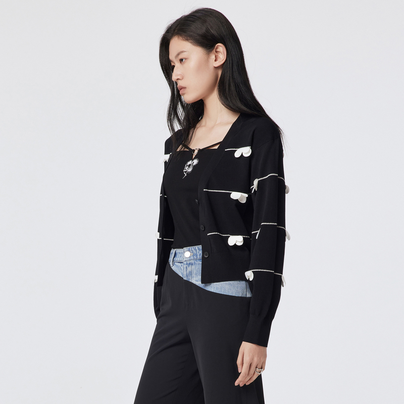 H.GENTEEL荷高女休闲V领撞色潮流立体花装饰针织衫GCD23650702