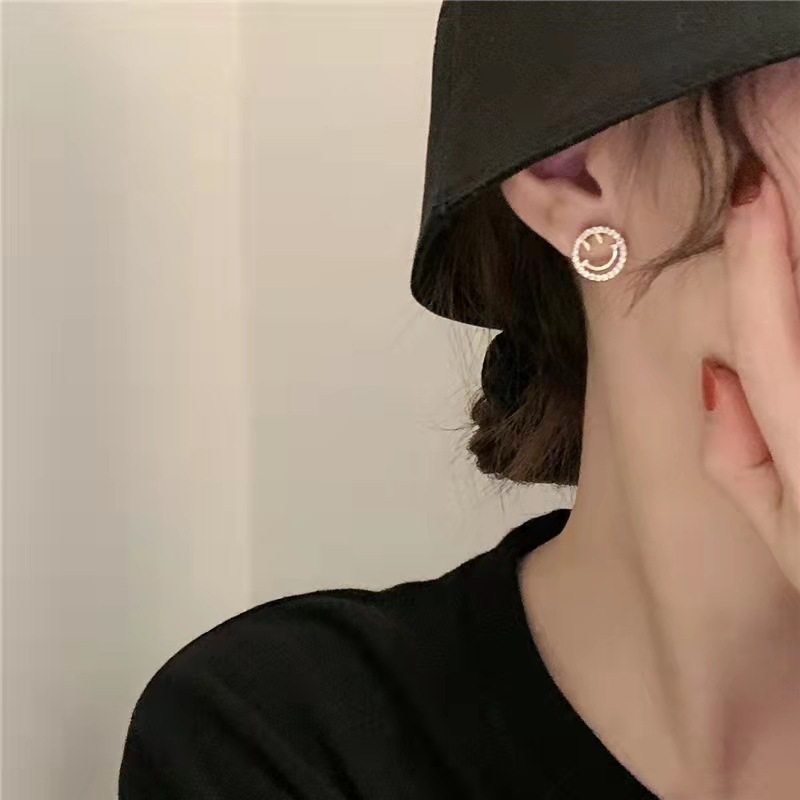 谁都知道我爱你何笑然宋茜同款镂空镶钻耳钉S925银针简约笑脸耳饰