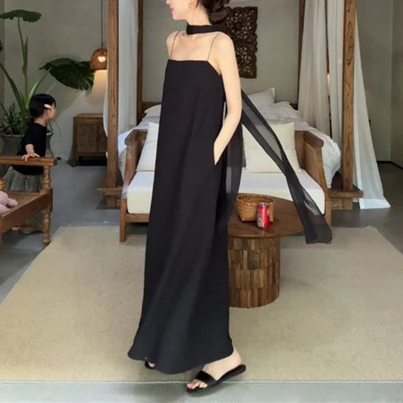 高级气质赫本风黑色吊带连衣裙女
