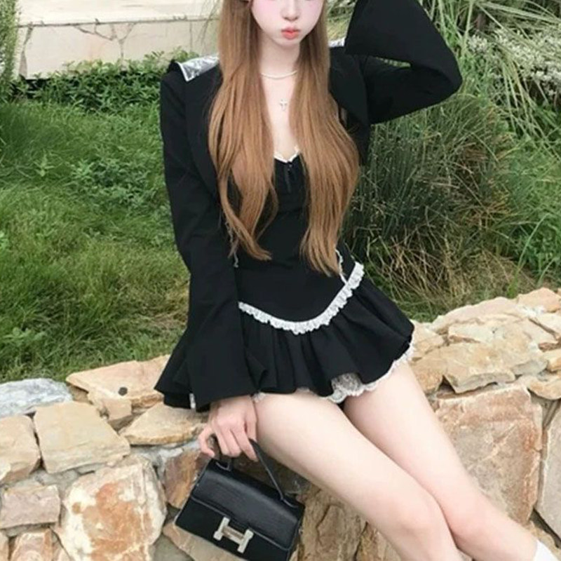 连帽短外套蕾丝边吊带蓬蓬裙套装