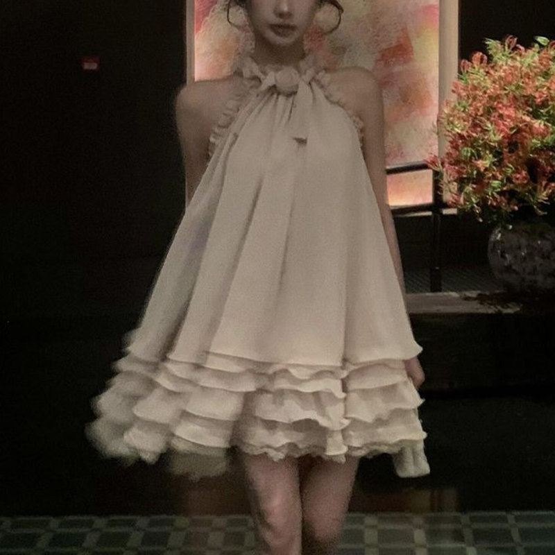 名媛甜美立体花朵露肩挂脖连衣裙