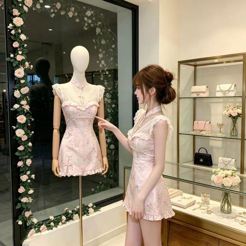 辣妹性感甜美蕾丝拼接无袖连衣裙