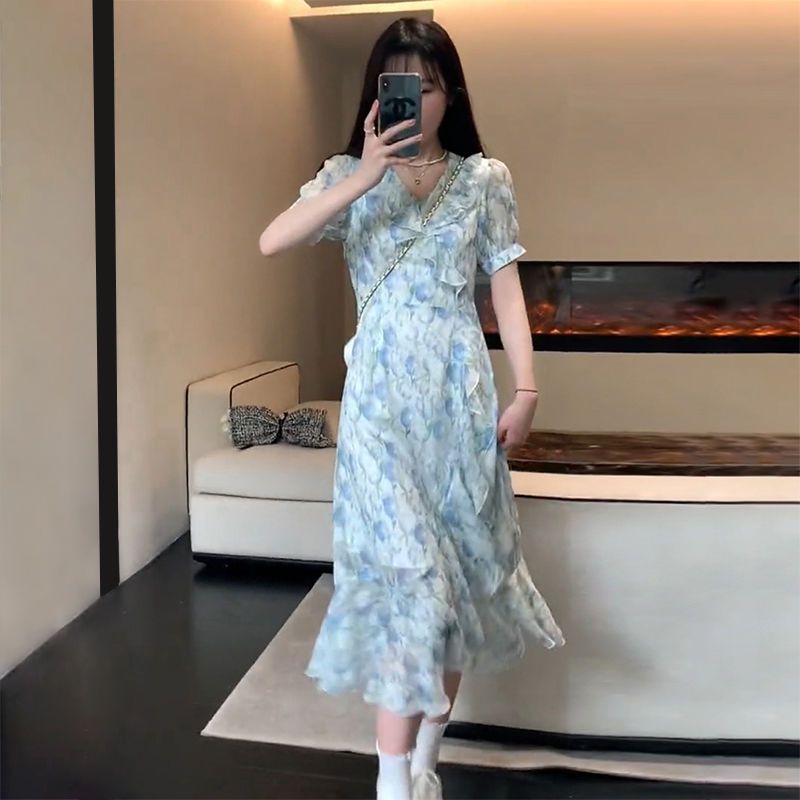2022新款荷叶边碎花连衣裙女收腰显瘦气质设计感小众甜美v领裙子
