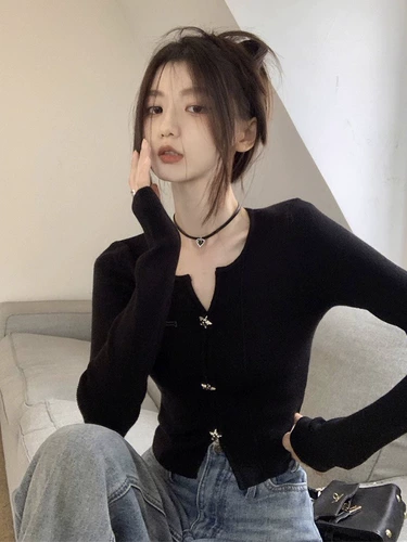 Черный приятный телу трикотажный осенний сексуальный свитер, V-образный вырез